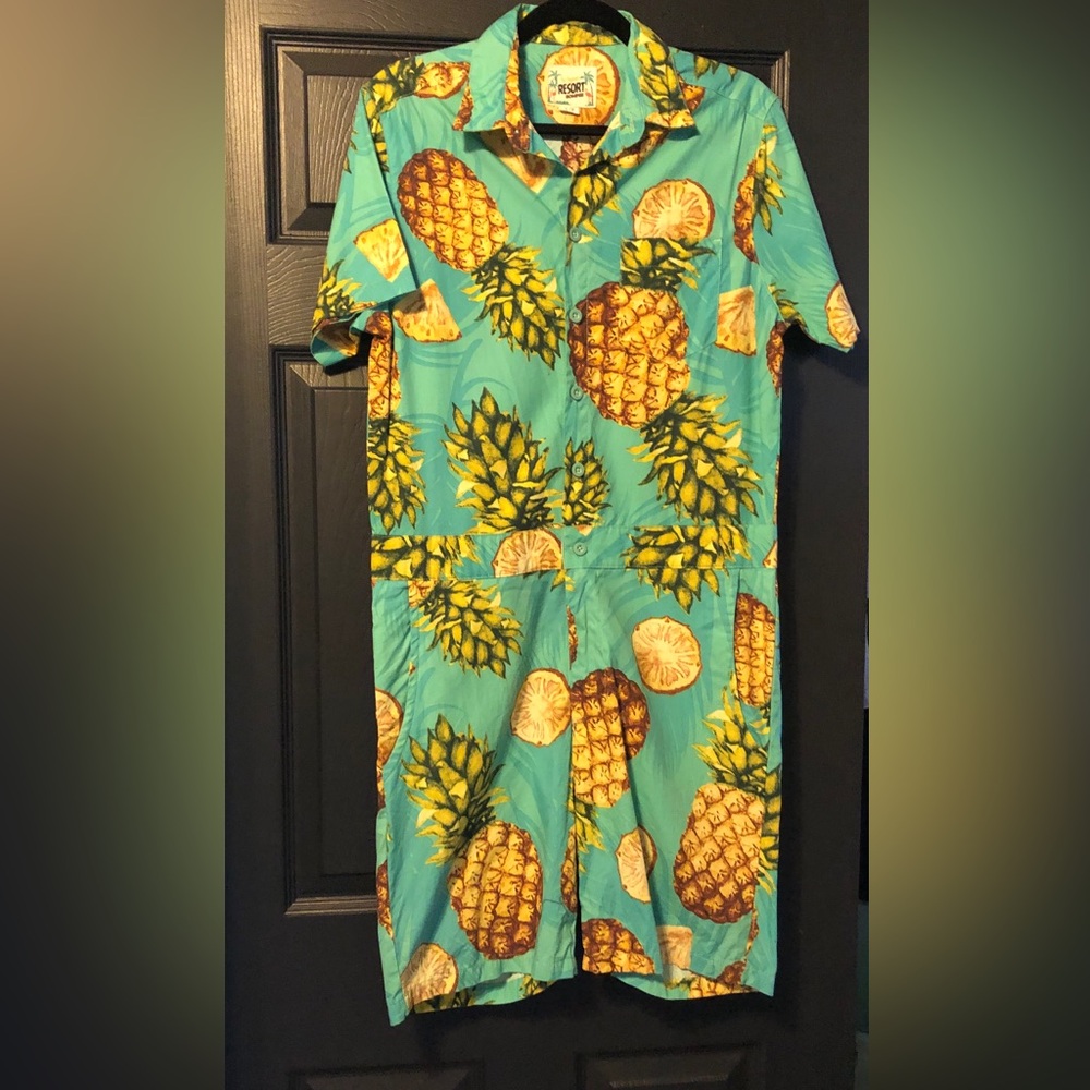 Men’s One Piece Leisure Romper/Jumpsuit
Size S
EUC